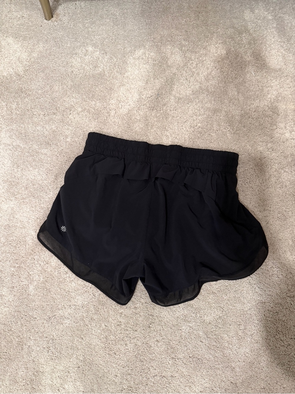 Athleta Mesh Racer Run Mid Rise 4" Short - Picture 2 of 4